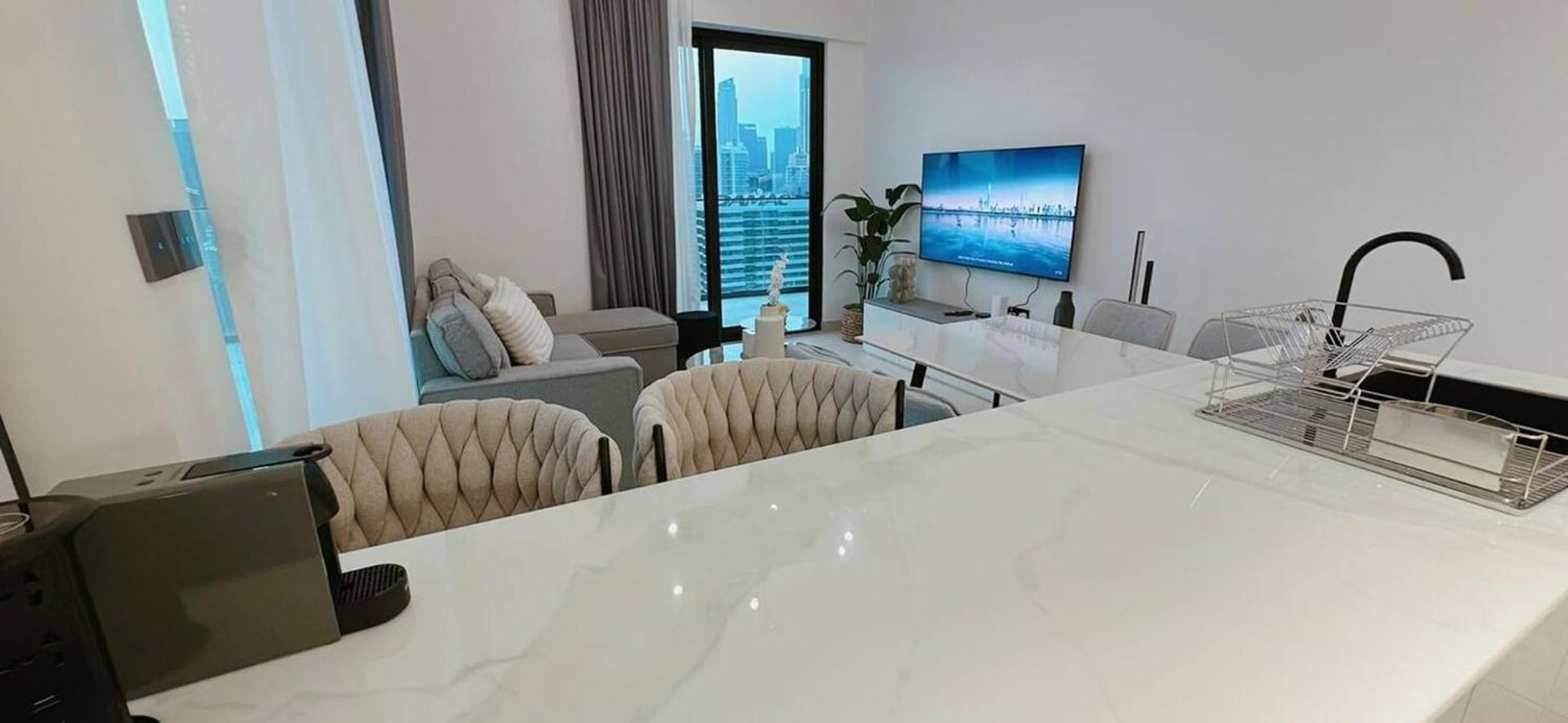 Premium 2br Burj Khalifa View Pool Access *